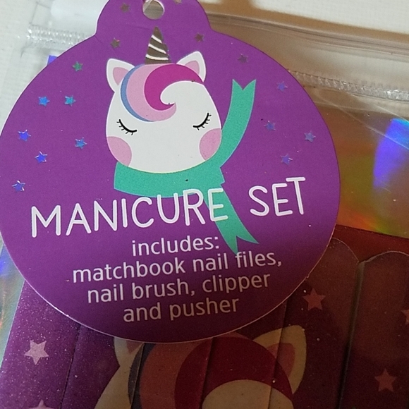 Manicure Set in Travel Pouch Matchbook Nail Files Brush Clipper & Pusher New - Picture 3 of 4